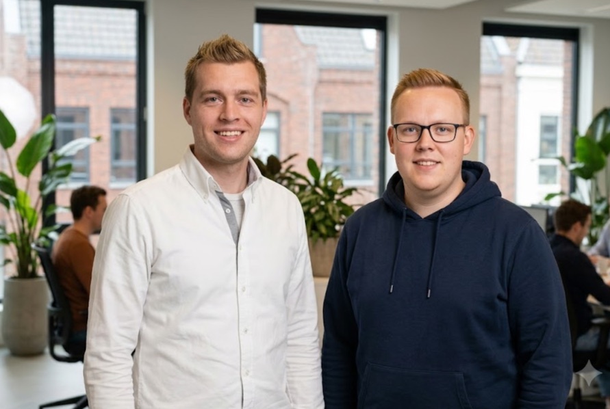 Oprichters Sjoerd en Robert van Hostingway in hun kantoor in Nederland